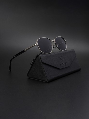 Unisex Square Sunglasses with Polarised and UV Protected Lens